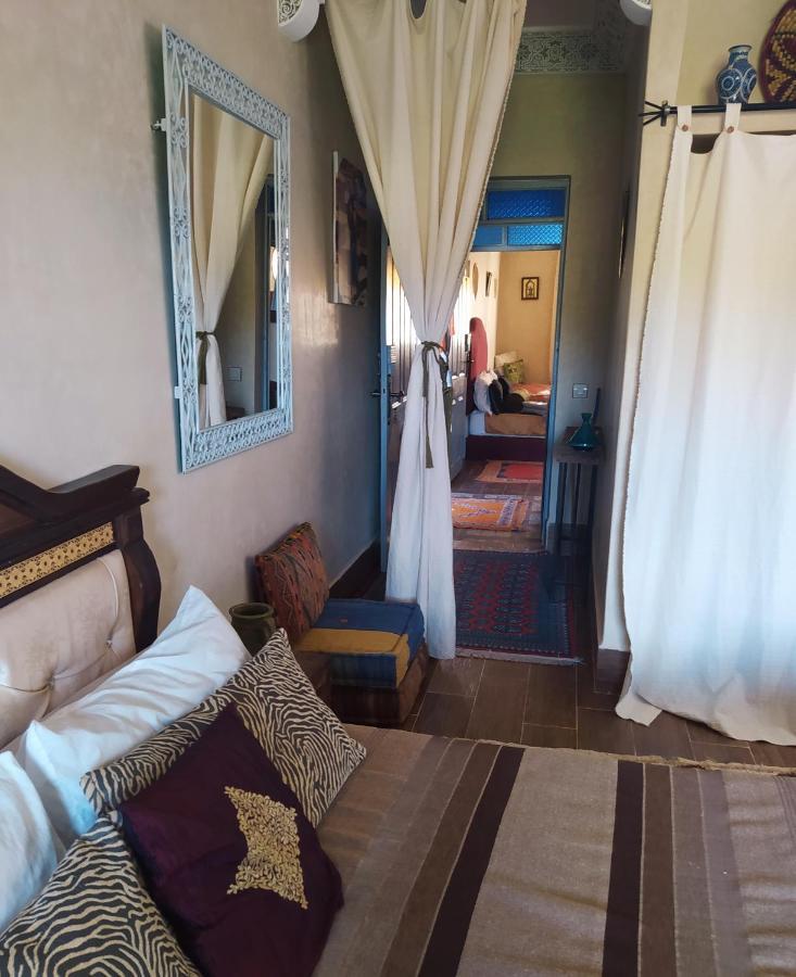 Bed and Breakfast Le Petit Jardin Демнат Екстер'єр фото